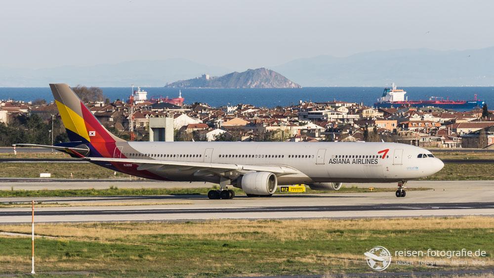  Asiana Airlines - Airbus A330-323 