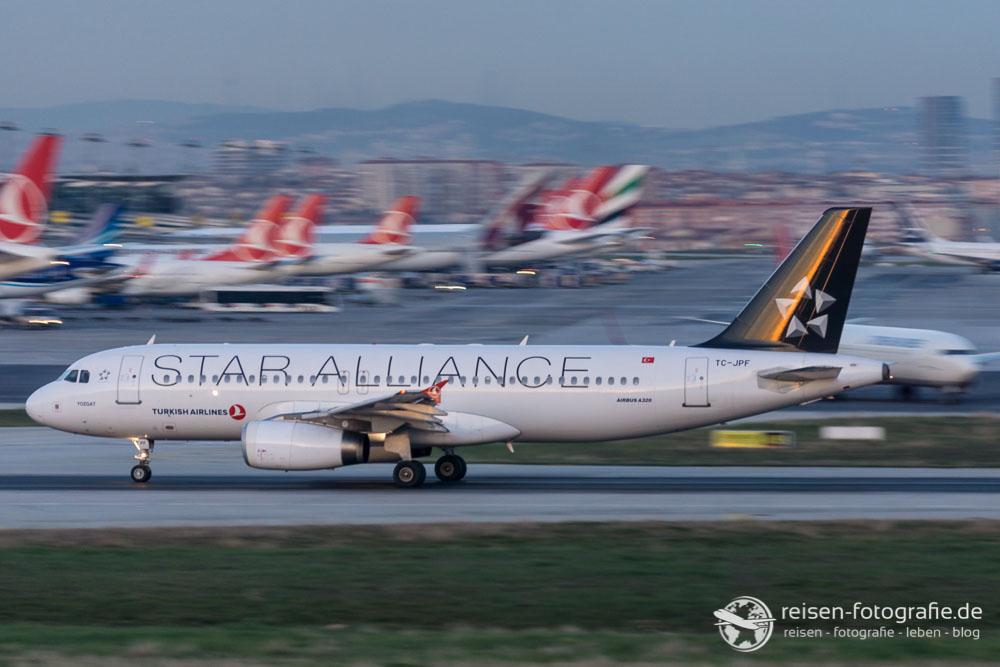  Star Alliance (Turkish Airlines) - Airbus A320-232 