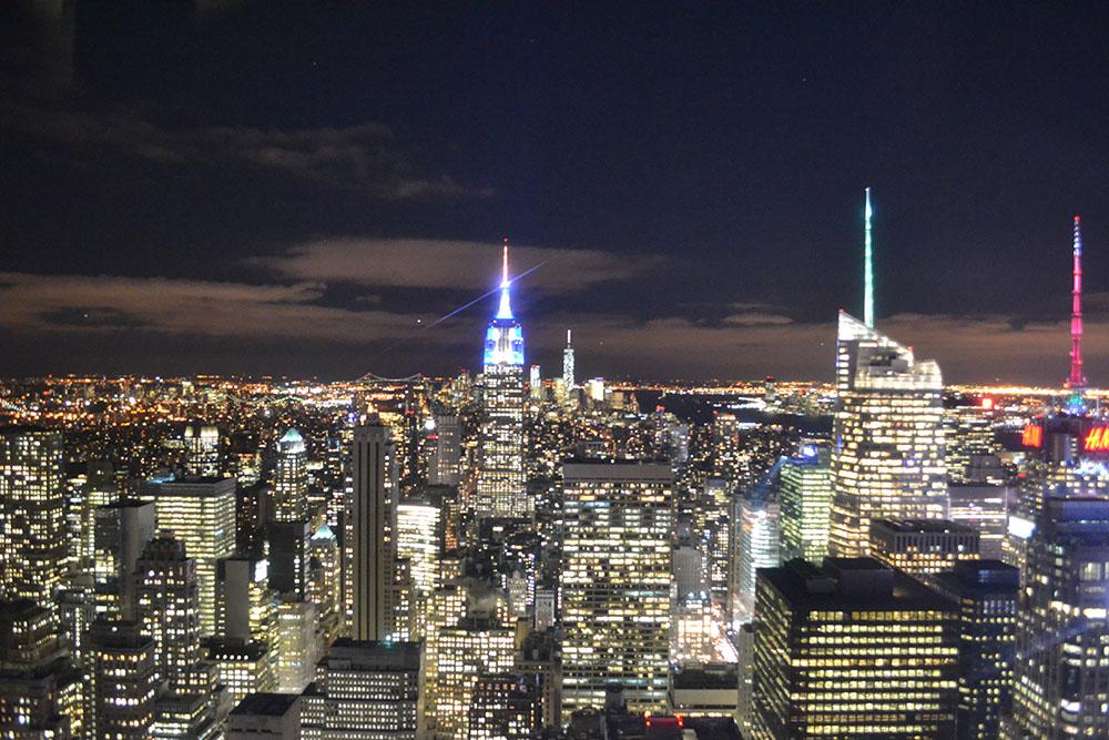 Empire State Building & Skyline vom Top of the Rock aus. Im Hintergrund sieht man das One World Trade Center.