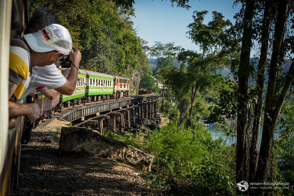 Brücke am Kwai in Kanchanaburi – Fahrt mit der Death Railway