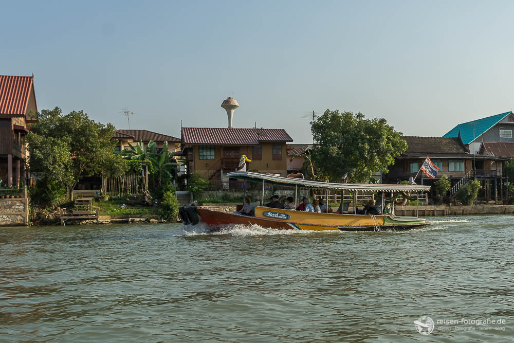 Abendliche Bootsfahrt in Ayutthaya