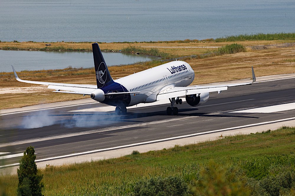 Lufthansa Touchdown